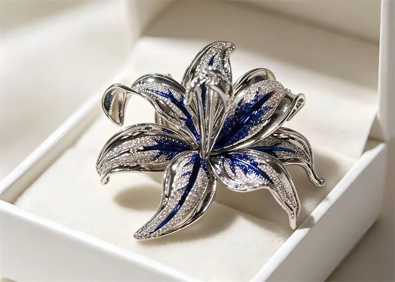 Blooming Lily Flowers, High-end Gradient-Colored Enamel Floral Brooch 5.5CM 1PCS