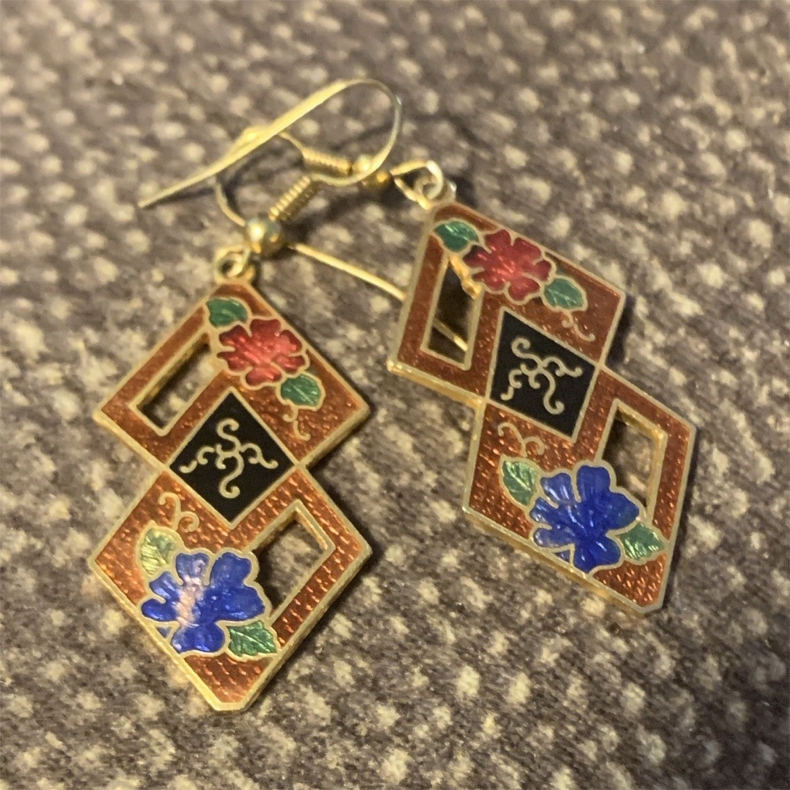 Cloisonné Gold Tone Enamel Geometric Dangle Drop Hook Earrings, Lobe