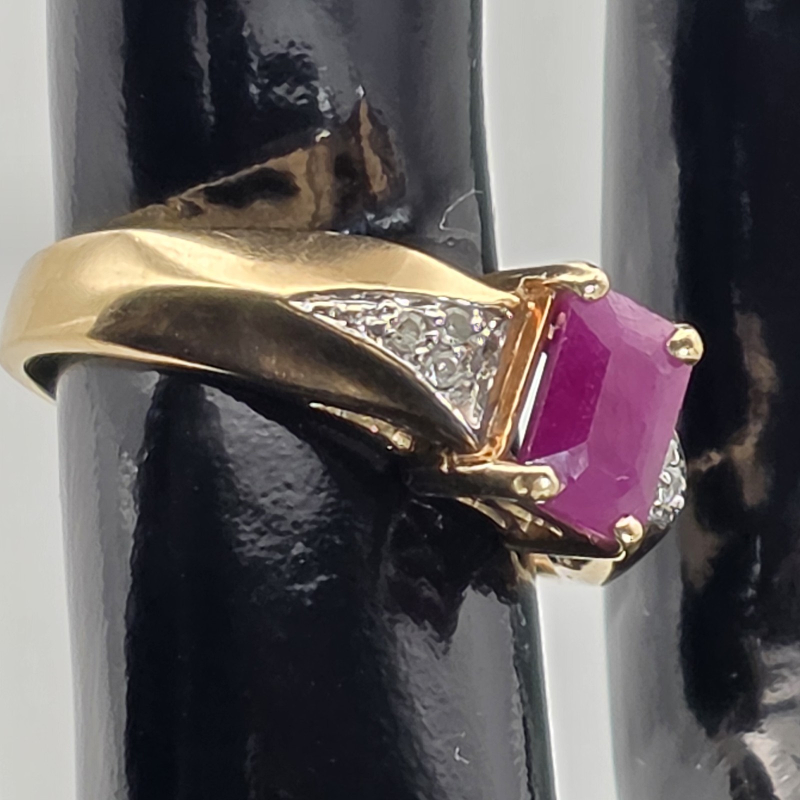 Monica Jain 10k Yellow Gold Sz 8 Emerald Cut Ruby Ring Diamond Accents 3.08g