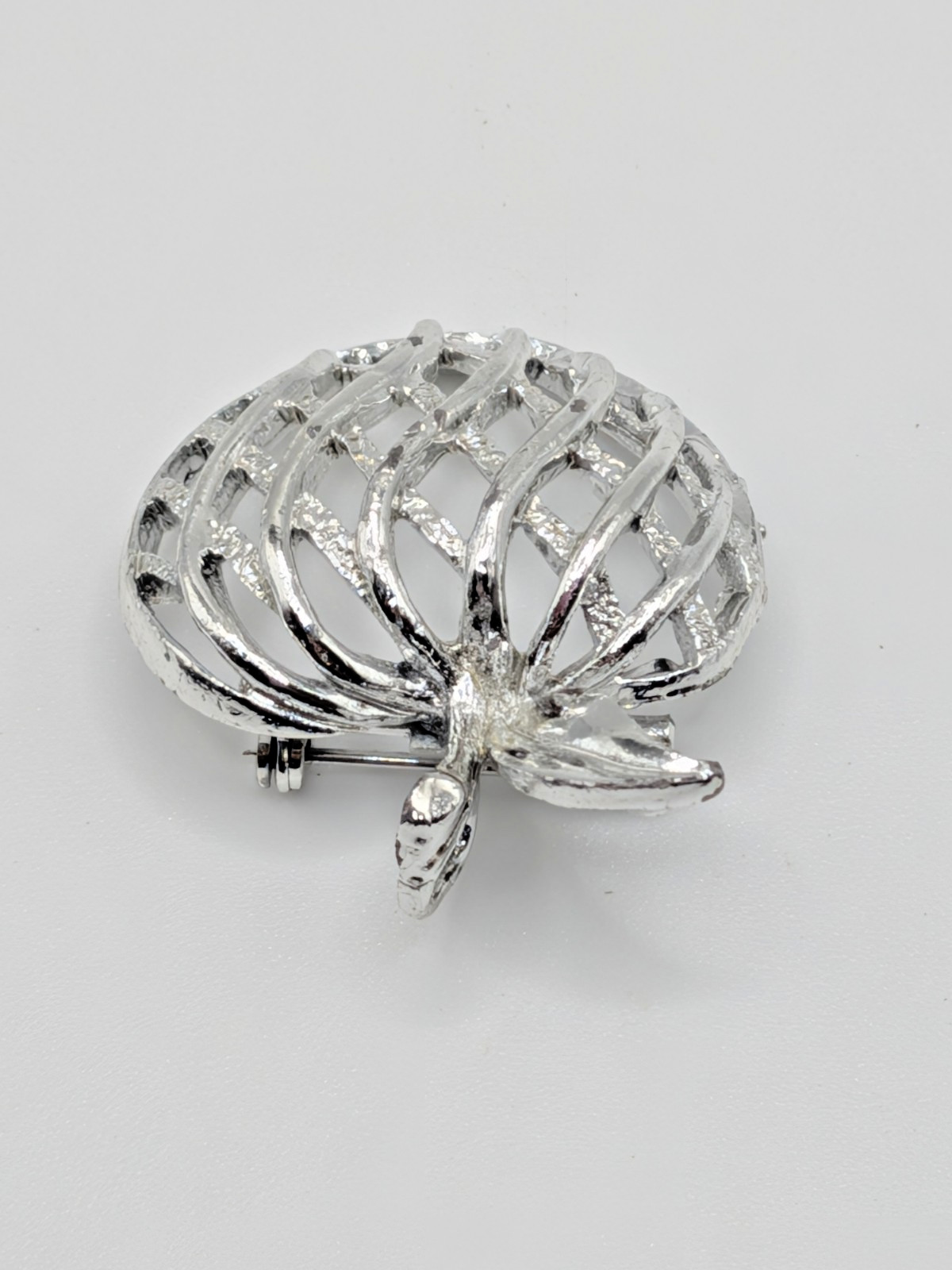 Vintage Signed Gerry’s Apple Brooch Pin Pendant Silver Tone Lattice Weave Fruit