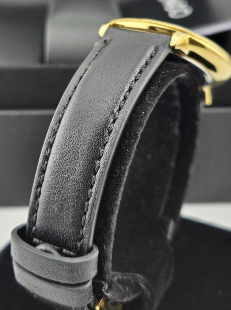 Movado Ultra Slim 0607091 Leather Strap Black Dial Women’s Watch ⌚