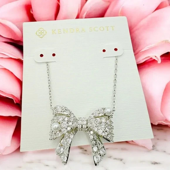 KENDRA SCOTT Krista Silver Bow Short Pendant Necklace in White Mix