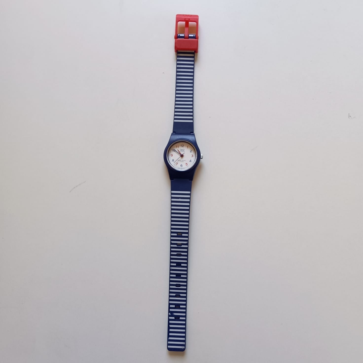 Q&Q Quartz Watch Blue Striped Resin Strap Water Resist 10 Bar Red Buckle VP47-02