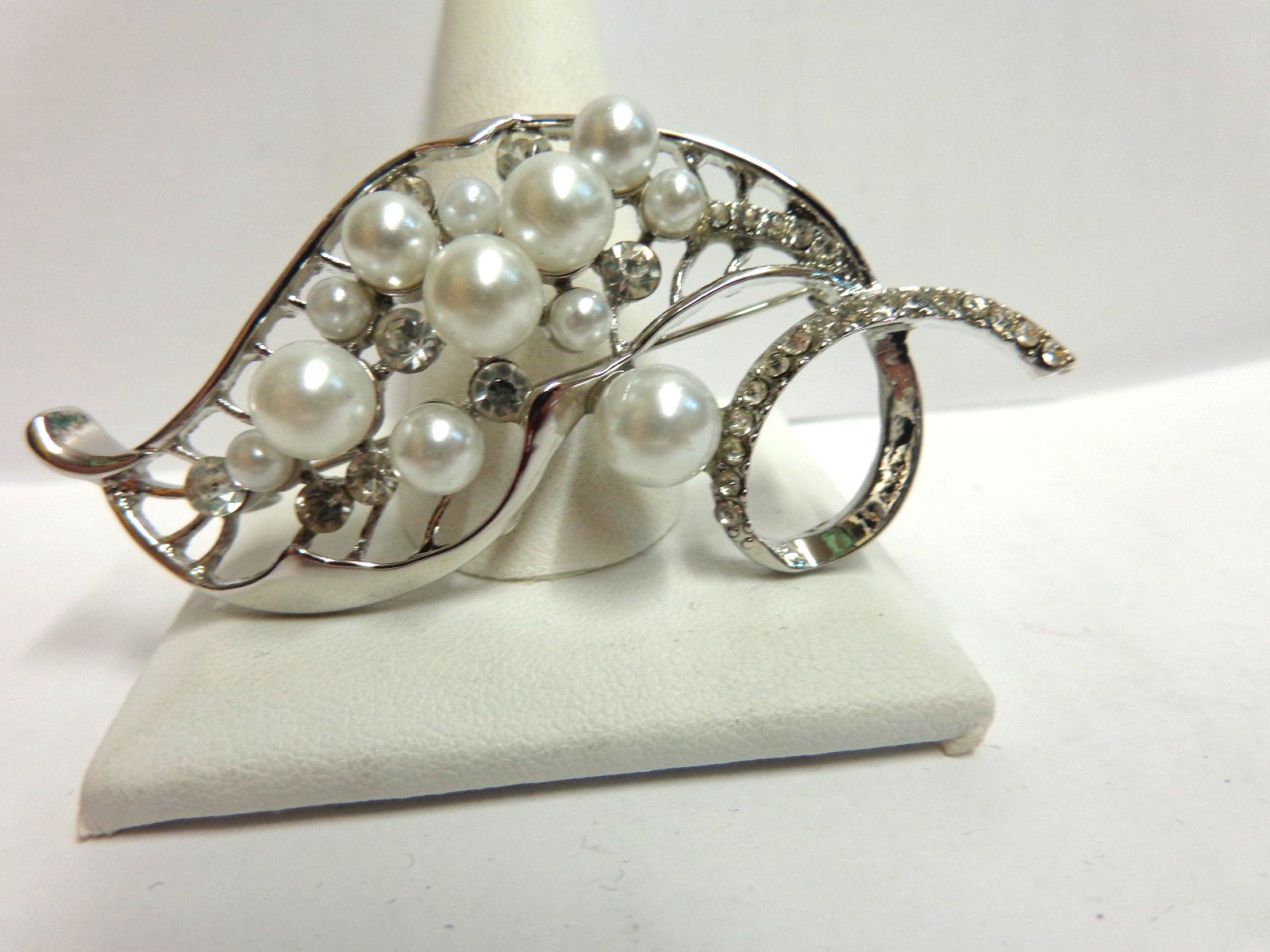 Vintage white metal pearl/crystal brooch leaf design sz 3.75 in lg wgt 13.4grs