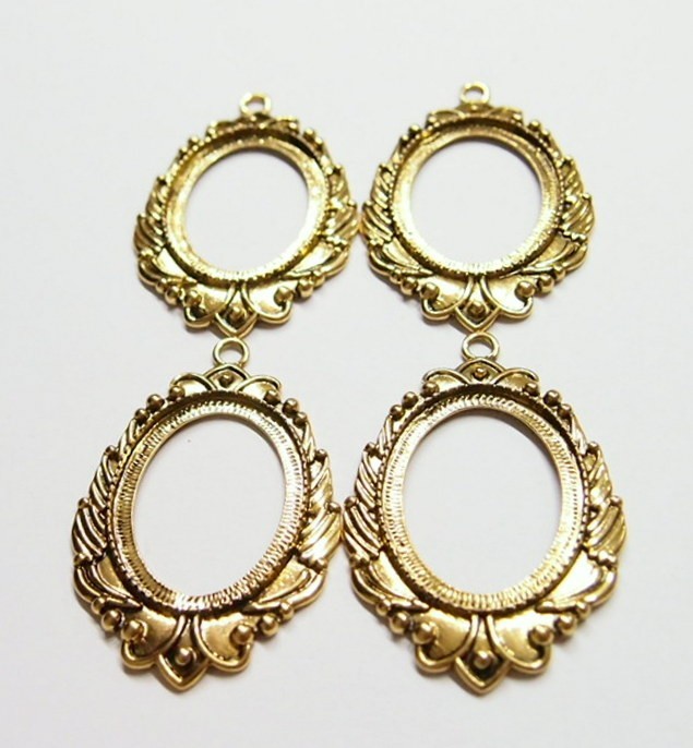 4 of 40x30mm Antique Gold Victorian Deco Beaded Laurel Wreath Pendant Settings