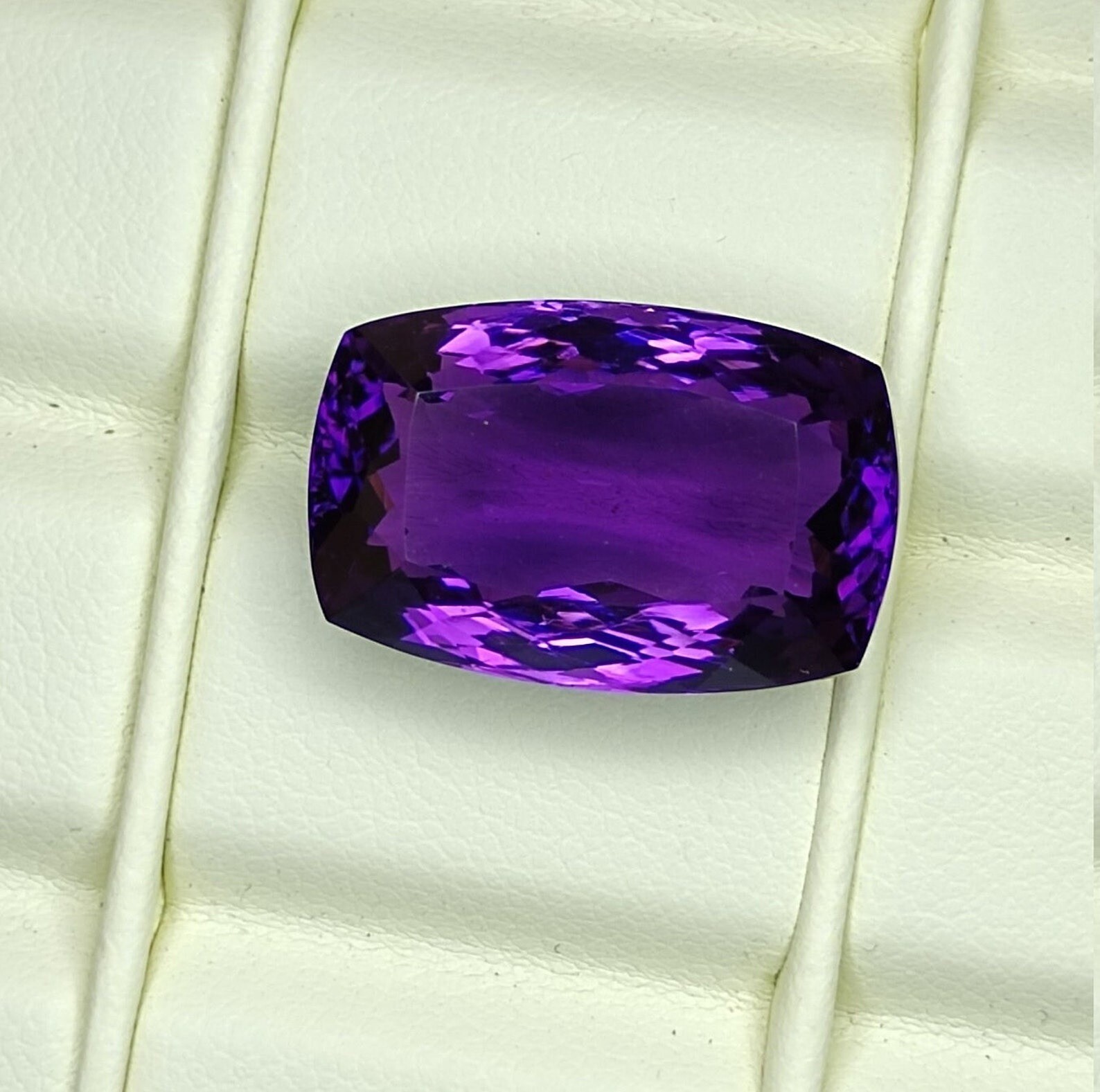 Natural Flawless Purple Sapphire 17.60 Ct Cushion Cut Certified Loose Gemstone