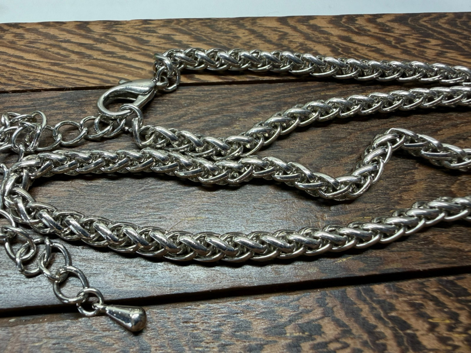 Simple Silver Tone Spaghetti Wheat Chain 18″ 2K Retro Modern Boho – 22g