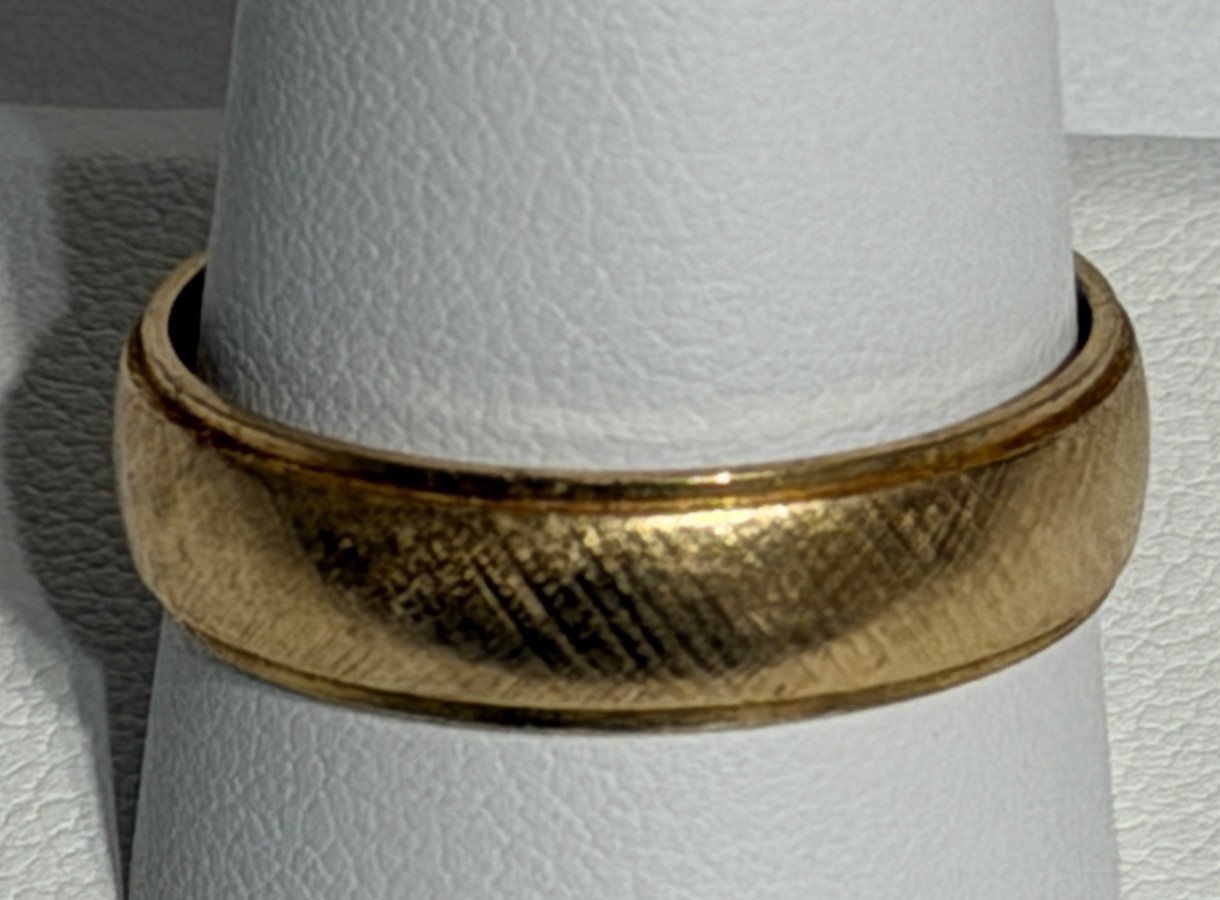 VTG 14K YELLOW GOLD ART CARVED MENS 5.8 MM WEDDING BAND RING 5.6 GRAMS SIZE 11