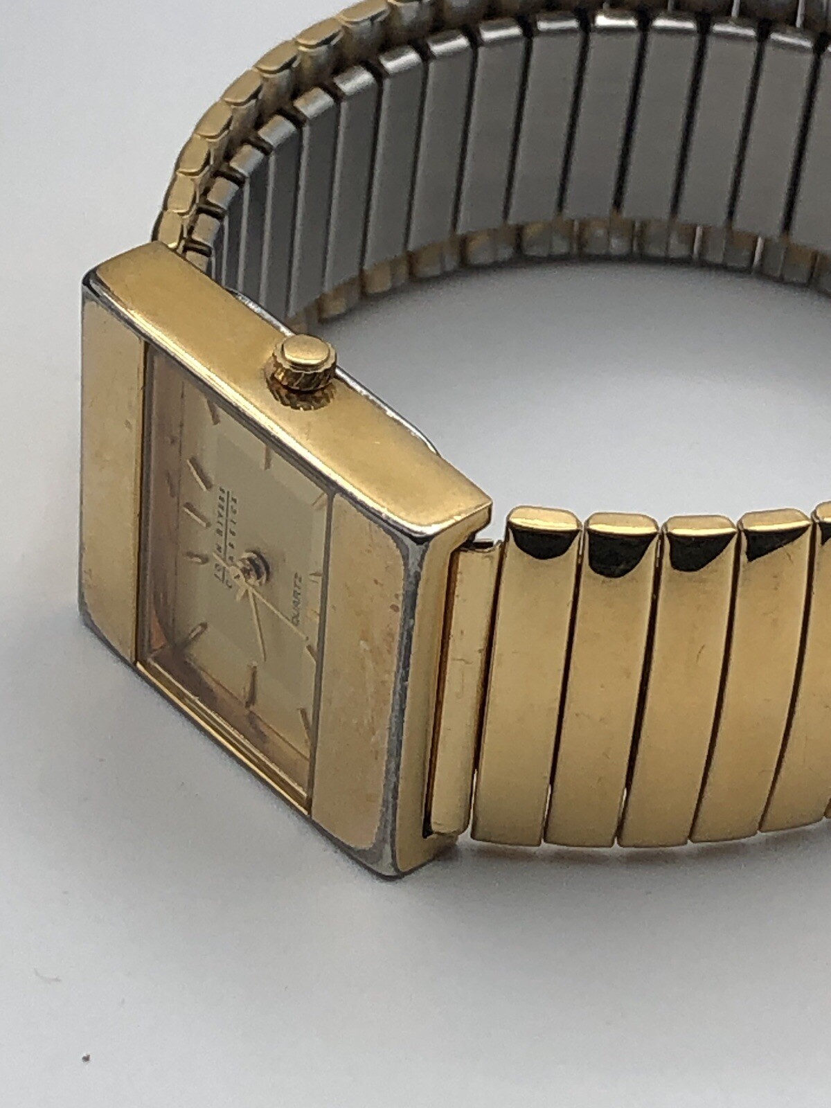 JOAN RIVERS V377 Classic Collection Gold Tone QUARTZ WATCH w/Stretch Band