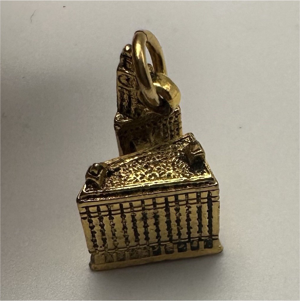 Vintage Kinney 3D Wrigley Building Chicago Illinois Gold Plated Travel Charm