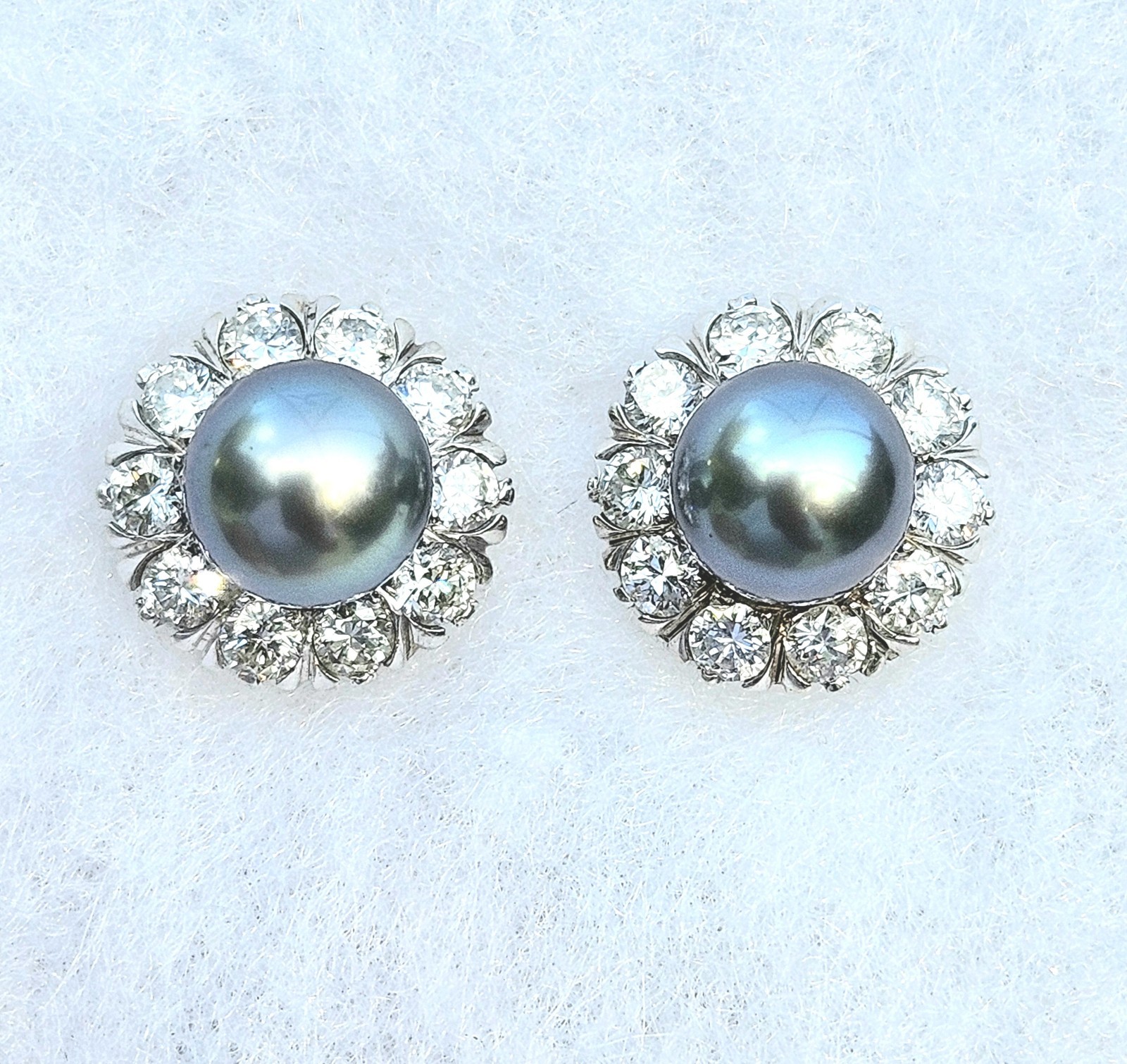 13k – 14k White Gold Diamond Tahitian Pearl Earrings 2ctw Black Grey 8.7mm Halo