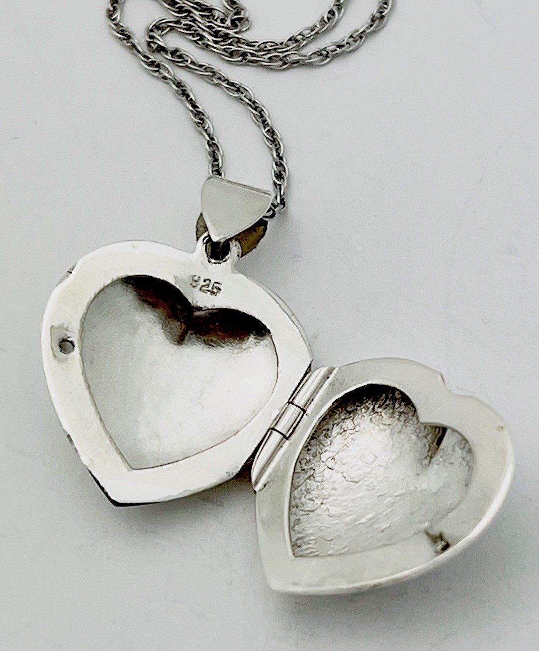 925 Sterling Silver 6.7 Gram Etched Puffed Heart Locket Necklace 20”