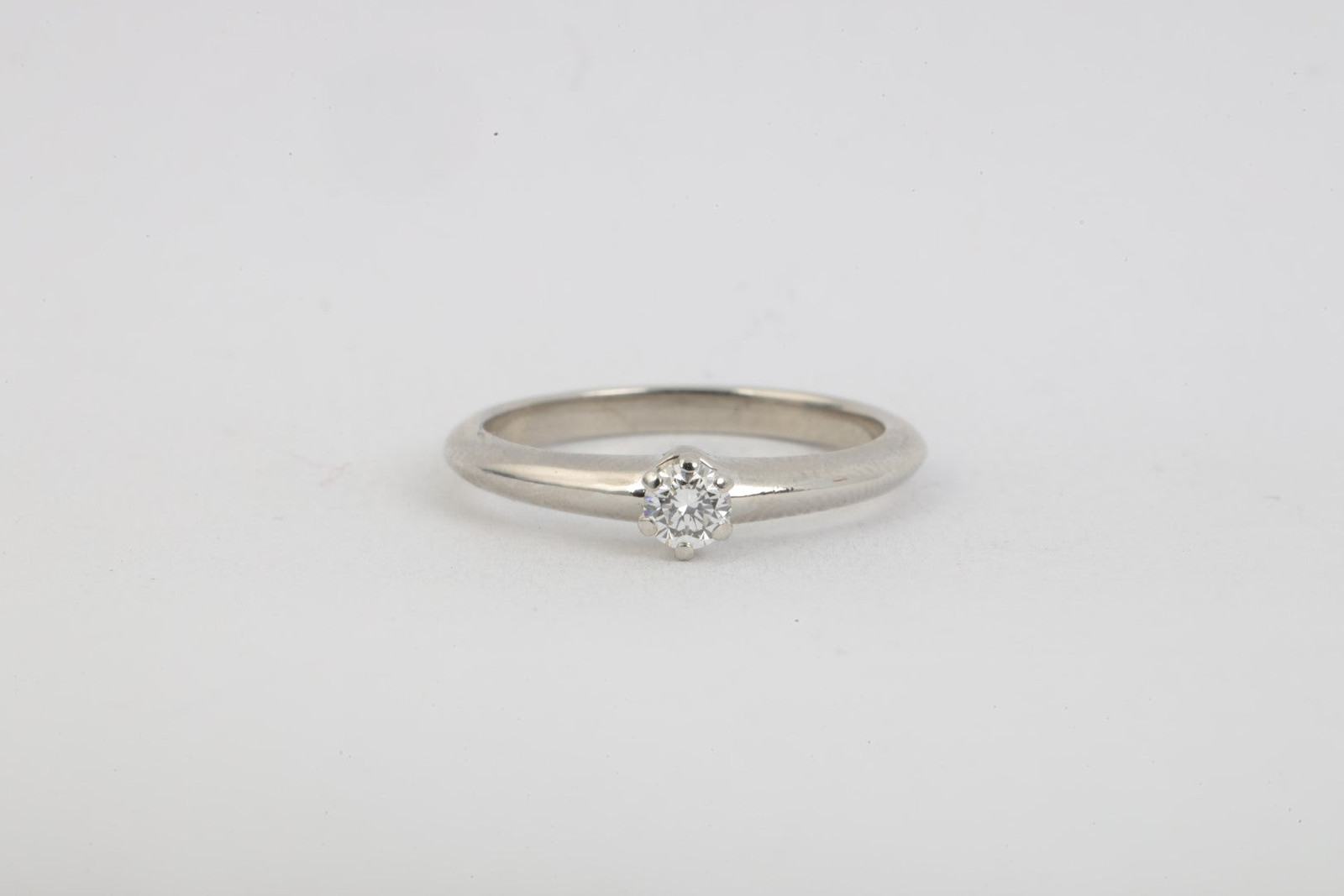 Tiffany & Co. 950 Platinum Engagement Ring with 0.27tcw Diamond Size 6 (4.16g.)