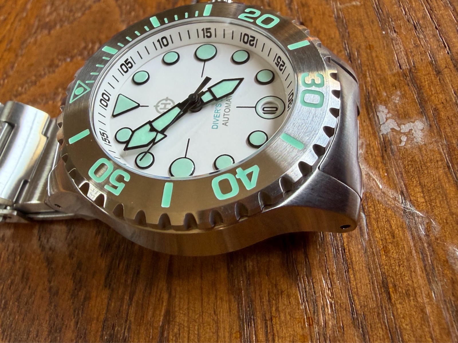 HELM Komodo 03AR3 40mm NH35 Automatic White Dial Sapphire 300m Box