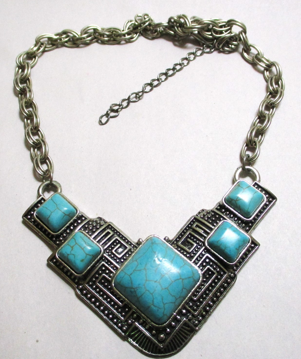 VINTAGE SOUTHWESTERN TRIBAL CHEVRON NECKLACE,TURQUIOSE COLOR HOWLITE,SILVERTONE