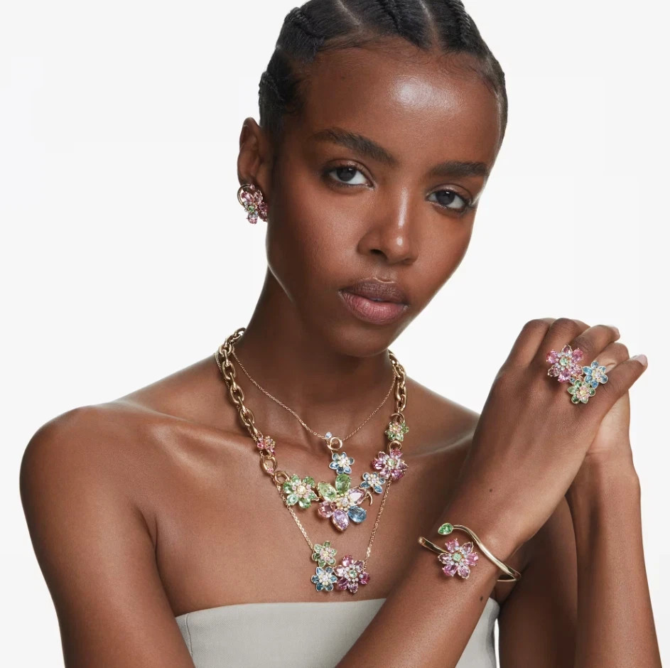 Swarovski Idyllia necklace Mixed cuts, Flower, Multicolored, Gold-tone plated
