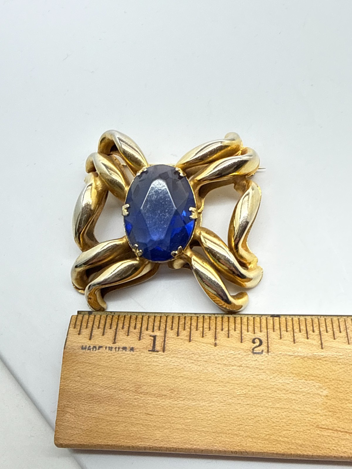 Vtg Designer style oval royal Blue faux Gem Brooch Gold Tone prong set unsigned