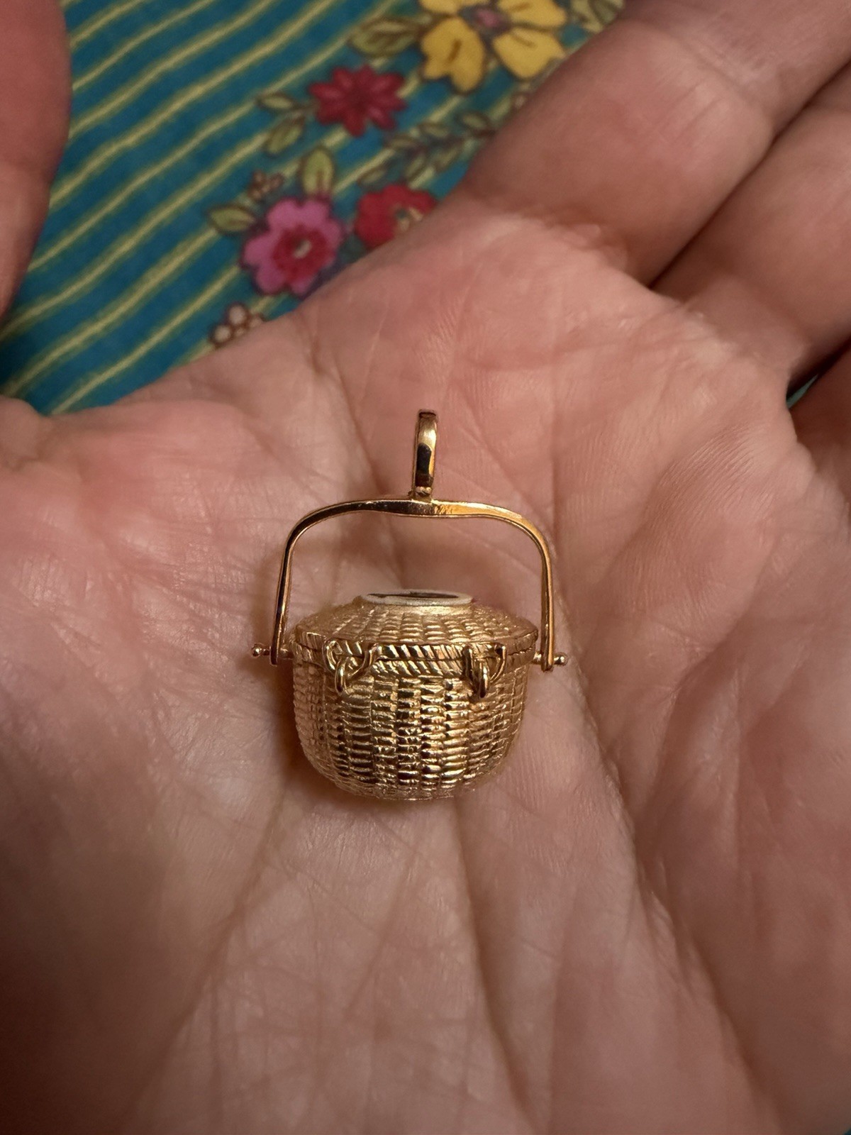 Chatham jewelers solid 14 karat gold Nantucket basket charm