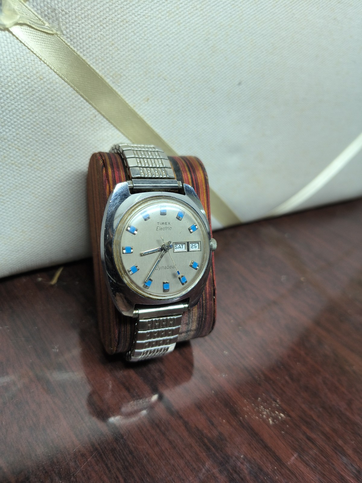 Vintage 1975 Timex Electric Dynabeat Watch Day Date Blue Markers Cushion Case
