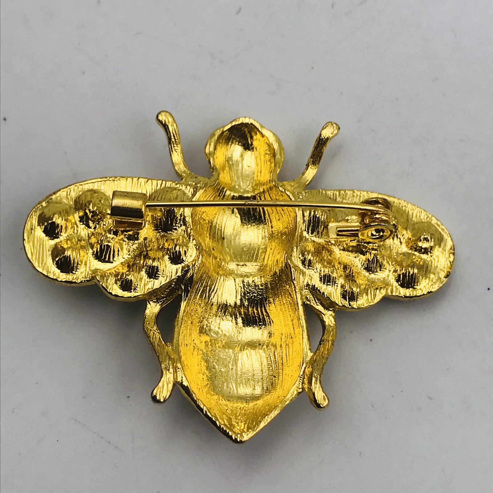 New Izzy & Liv Bumble Bee Brooch Pin Rumble With The Bee w/ Pouch 1.5″ x 2″