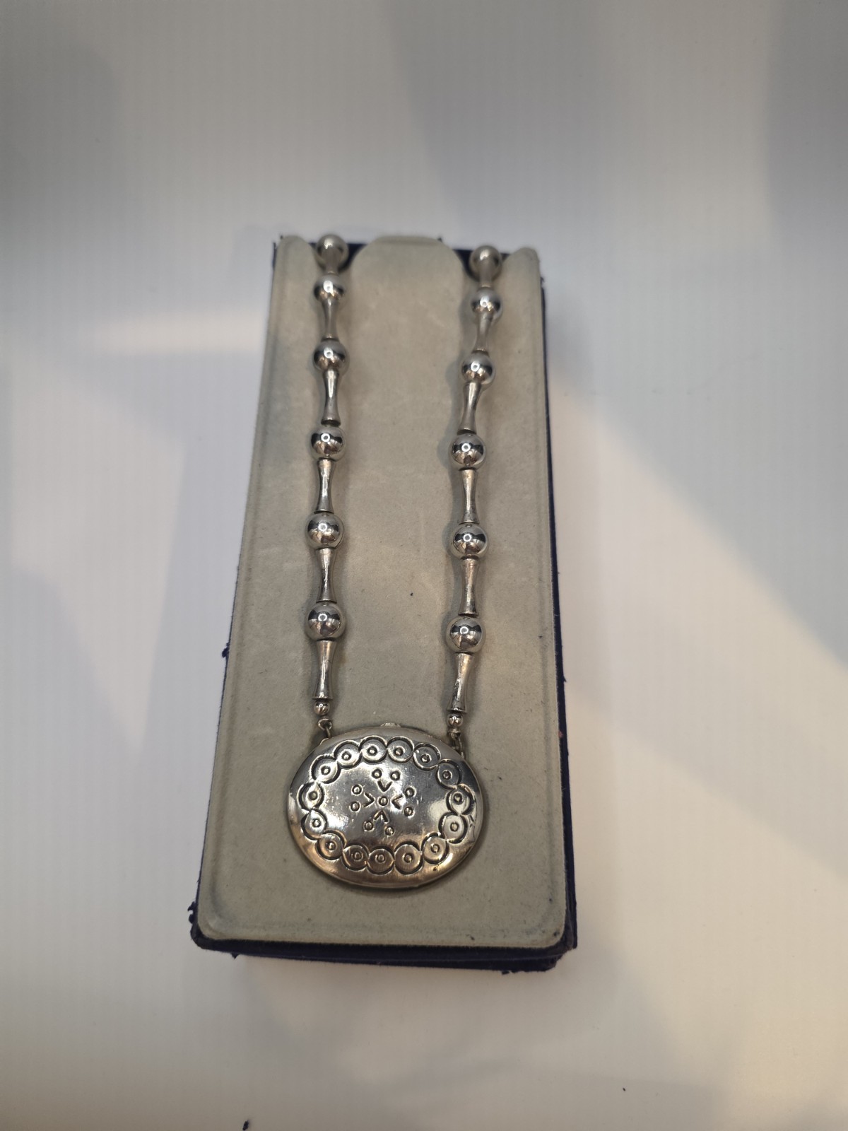 Vintage Estée Lauder 1973 Moonsilver Solid Perfume Locket Pendant Necklace 25”