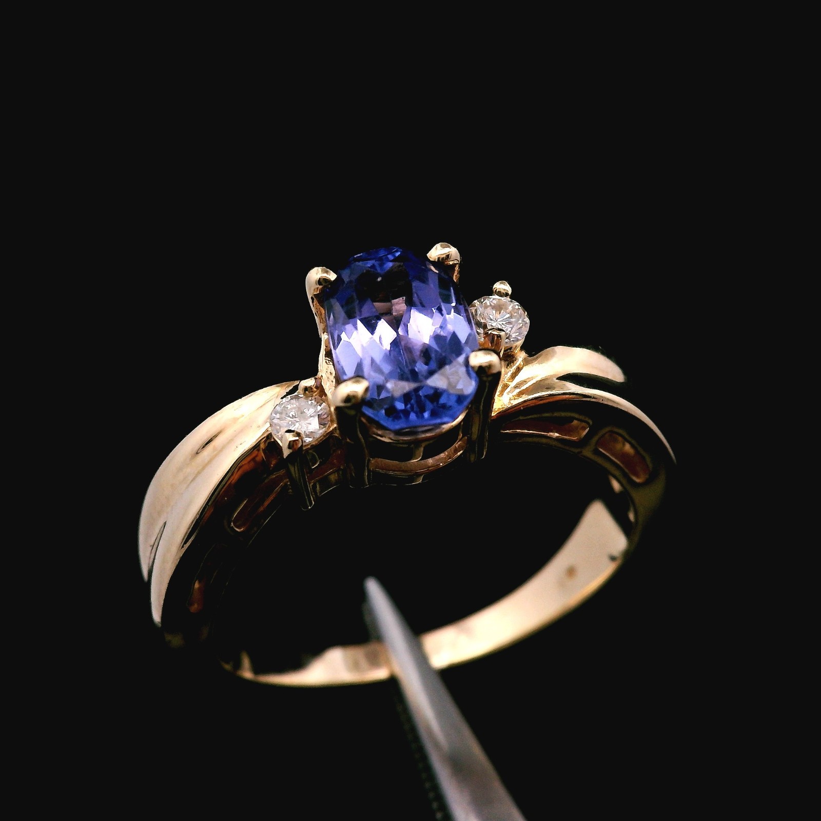 14KT Yellow Gold Ring 4.0dwt Tanzanite 1.35ct & 1/10cttw Diamonds Sz 8.5