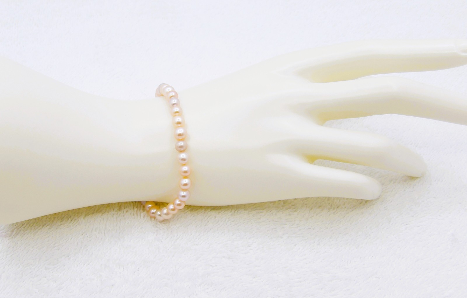 7.5 inches long Natural Lite Pink Potato Genuine Freshwater Pearl Bracelet BRT37