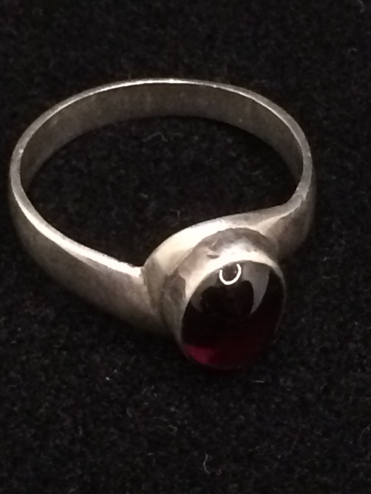 cute silver ring with garnet 925 silver hallmarked 19mm size 60 3.7g