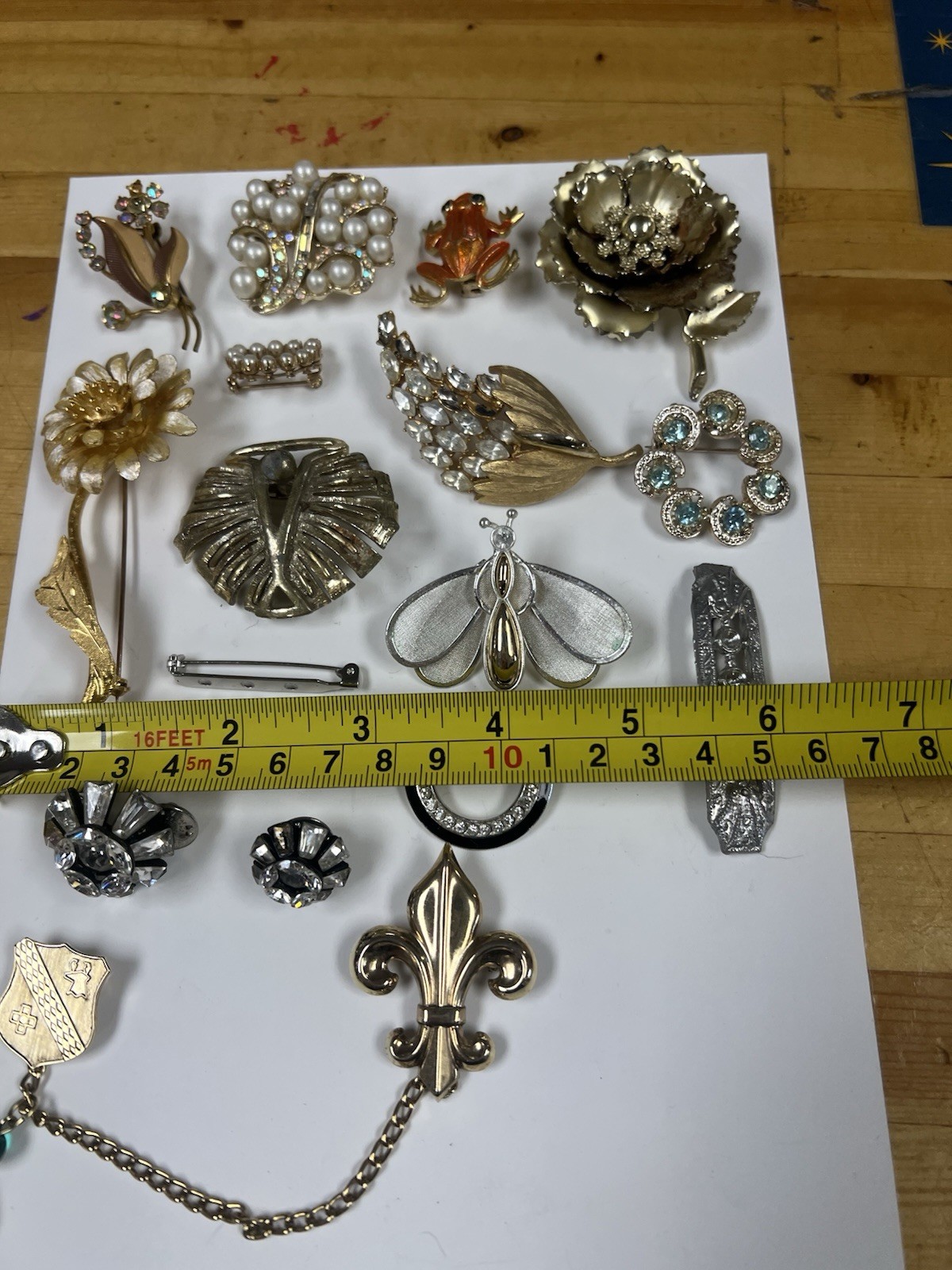 Lot Of Vintage Costume Jewelry Brooches / Pins Flowers, Frogs, Gold Tone, Etc