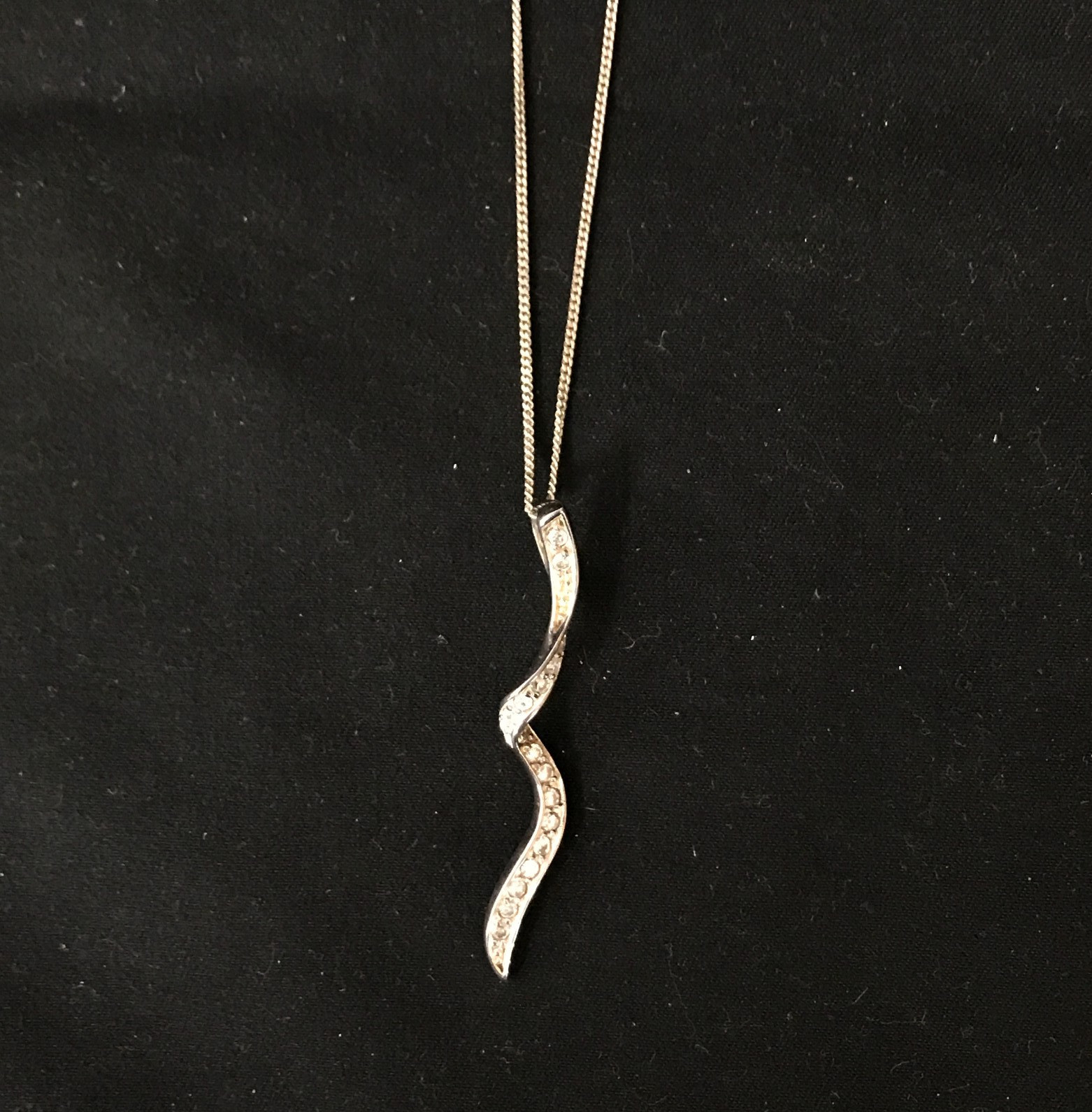 Sterling Silver Twist Pendant w/ Clear Stones on Silver Chain 3.45 grams