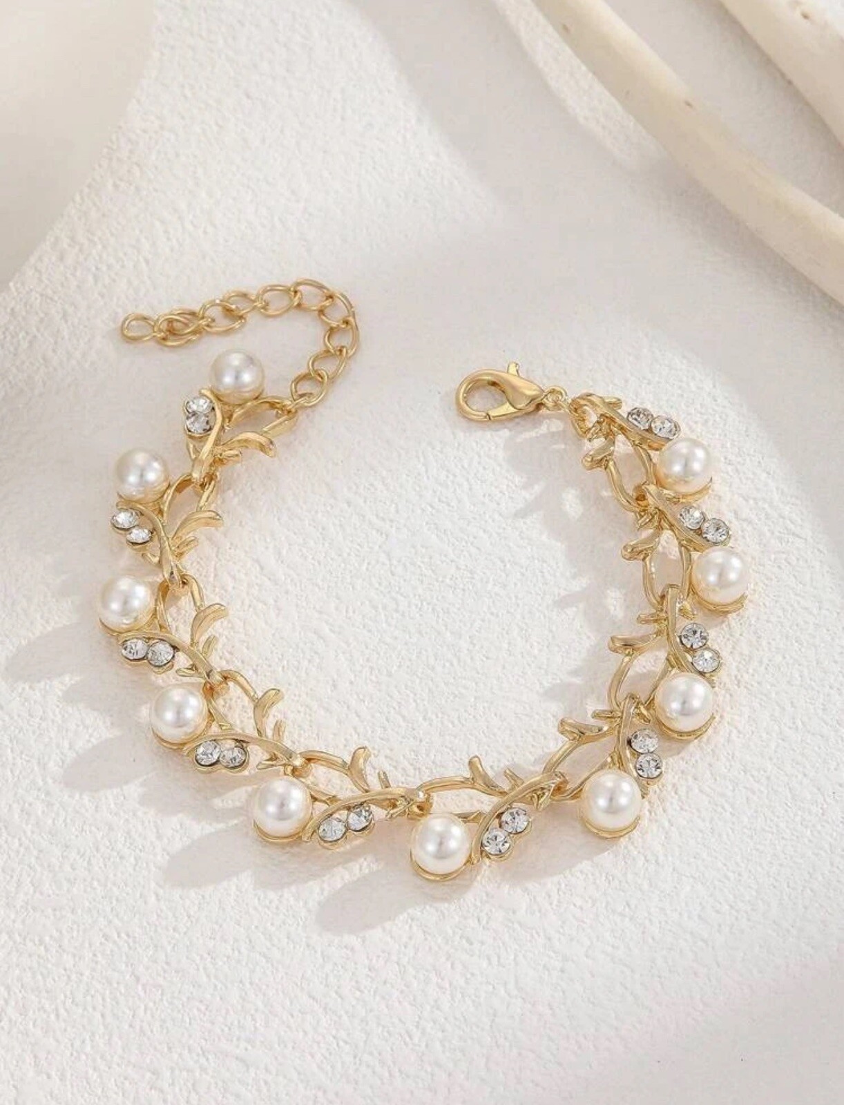 Luxury Zinc Alloy Faux Pearl & Rhinestone Decor Leaf Detail Chain Bracelet Gift