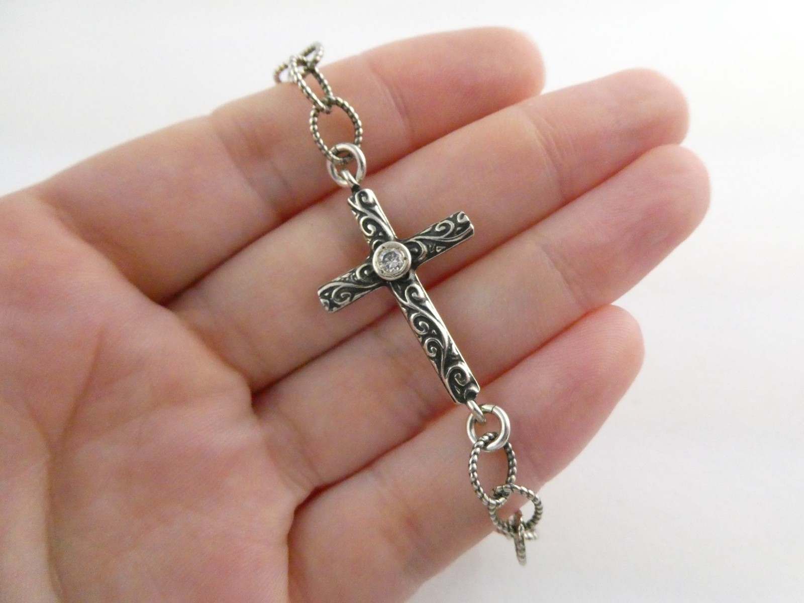 Opulenza Israel Sterling Silver Cross Bracelet 925 8 Inch Length 8.5g Weight