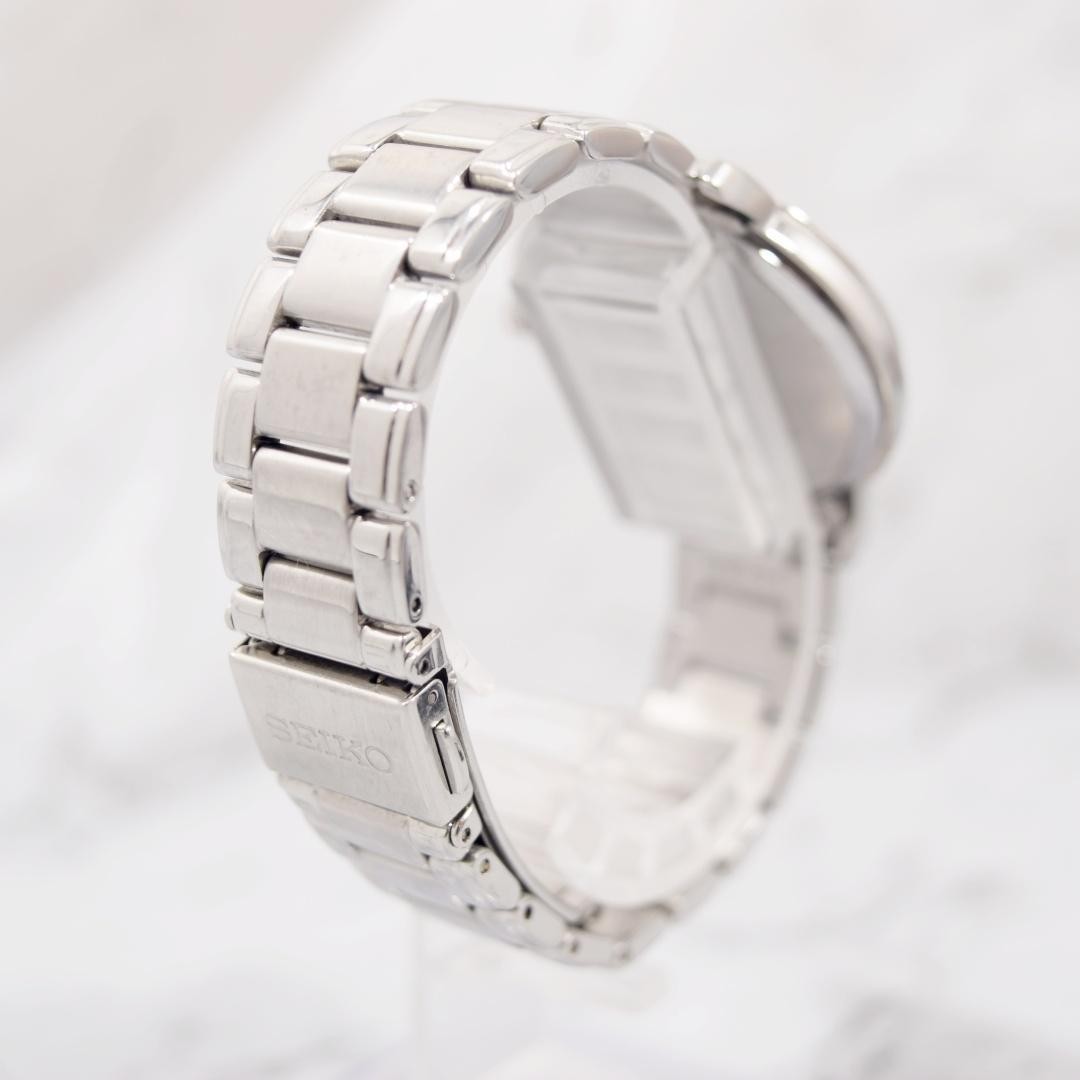 Excellent , SEIKO solar watch with mother-of-pearl dial, unisex. From Japan