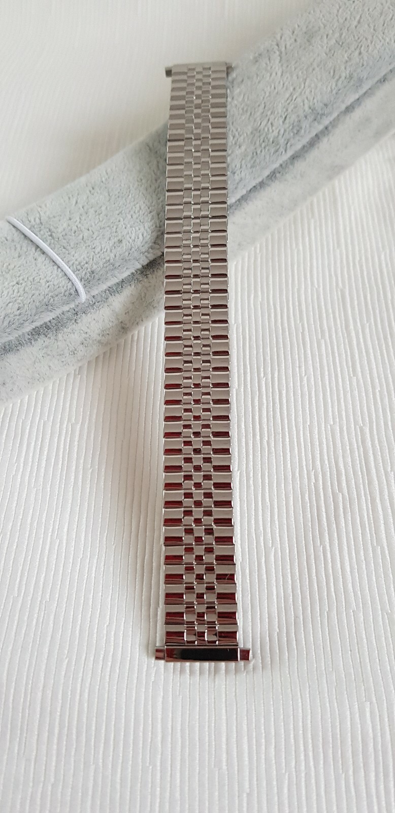 Stainless Steel Silver Tone Elastic Watch Band – Lug Fits 15mm to 19mm