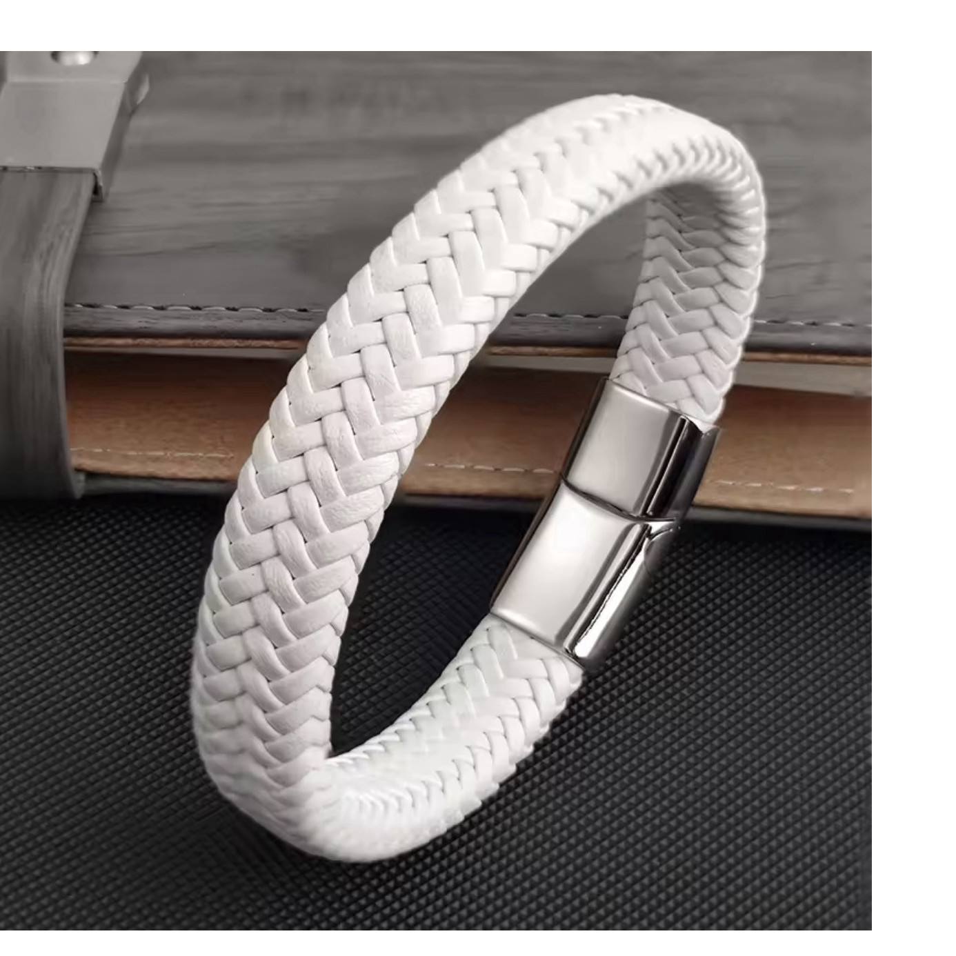 Men’s braided white leather bracelet, stainless steel clasp, 20.5 cm.
