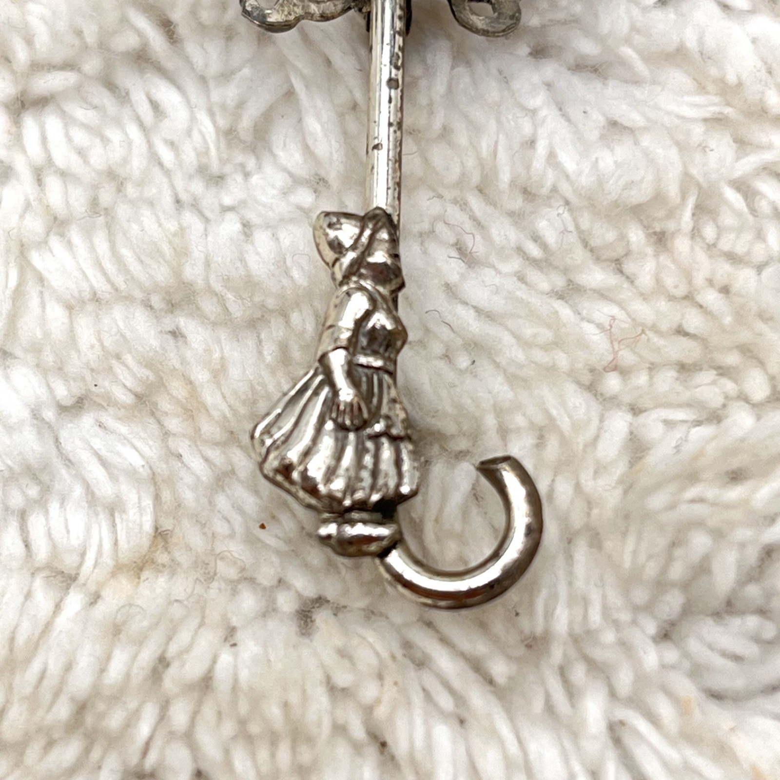 Vintage Beau Sterling Brooch Silver Tone Filigree Umbrella Parasol 3D 5 Grams 2″