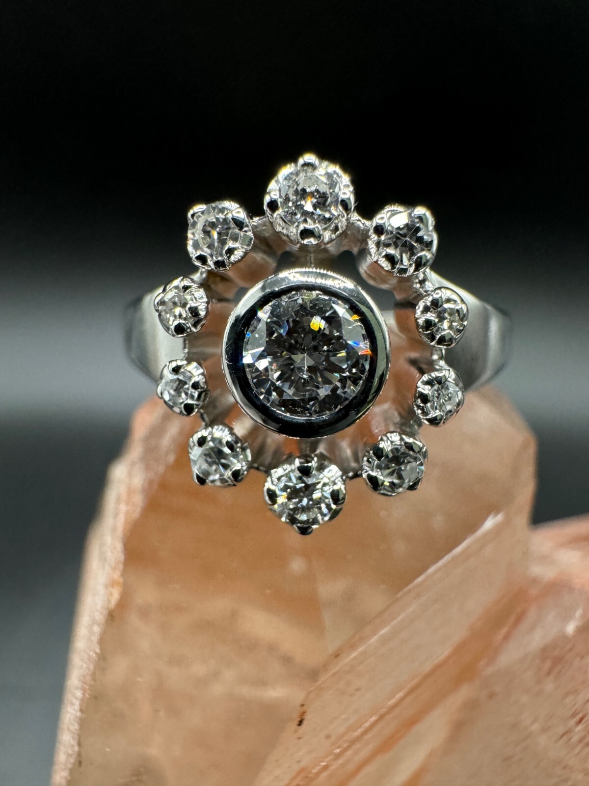 Vintage 18ct (750) White Gold Ring with Fine Diamonds