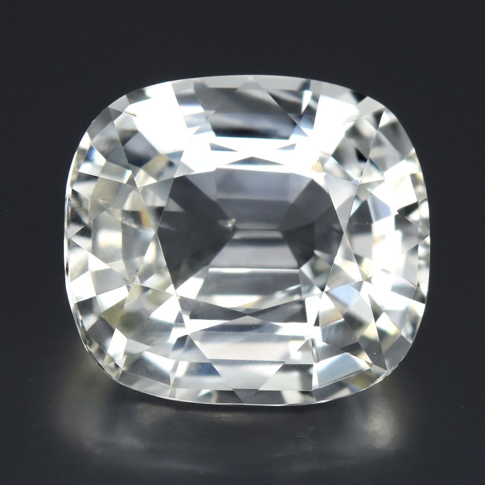 💎 5.51ct VVS Cushion Natural White Sapphire – Unheated, High Clarity Sparkle