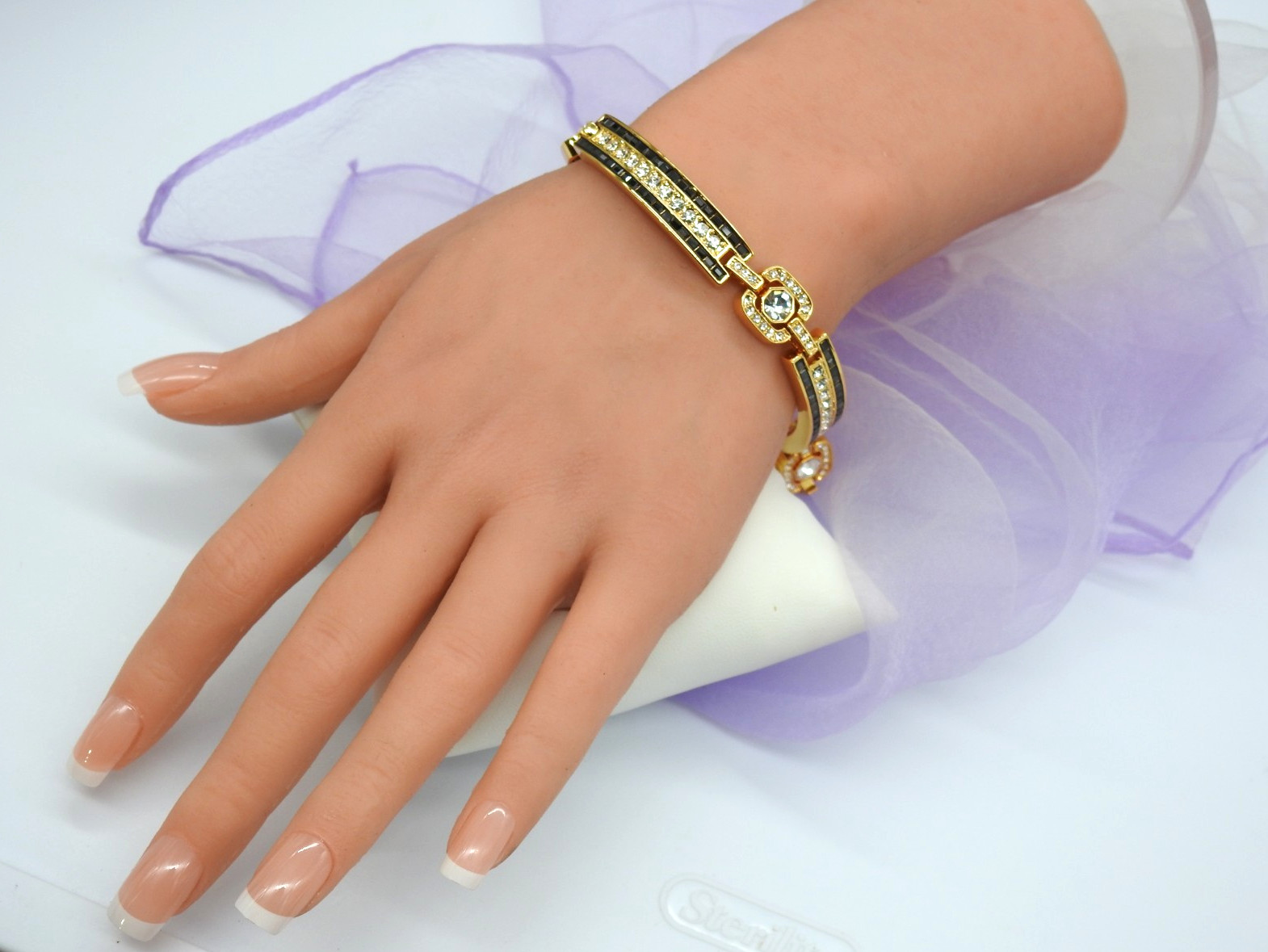 Camrose and Kross Jacqueline Kennedy Swarovski Crystal Link Bracelet New in Box