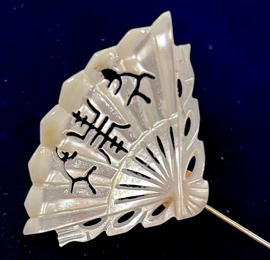 Vintage Hand Carved MOP Mother of Pearl Asian Fan Brooch Iridescent Pin 3.5”