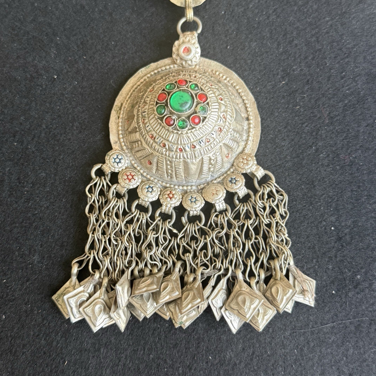 Silver Tone Rope Chain Statement Necklace Round Charm Pendant Red/Green Tassel