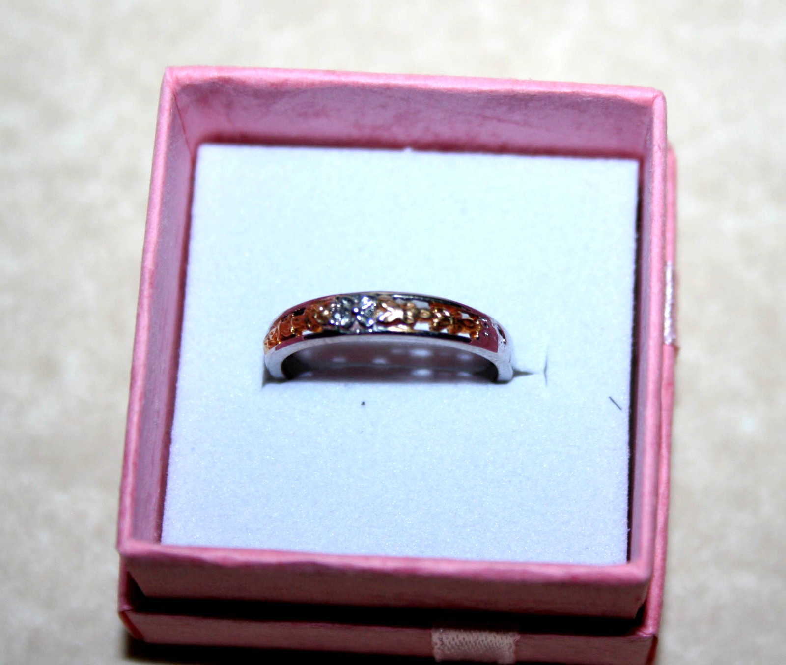 Beautiful 12K Gold-Silver Plated Open Weave Flower Design Women’s Band, Sz. 6