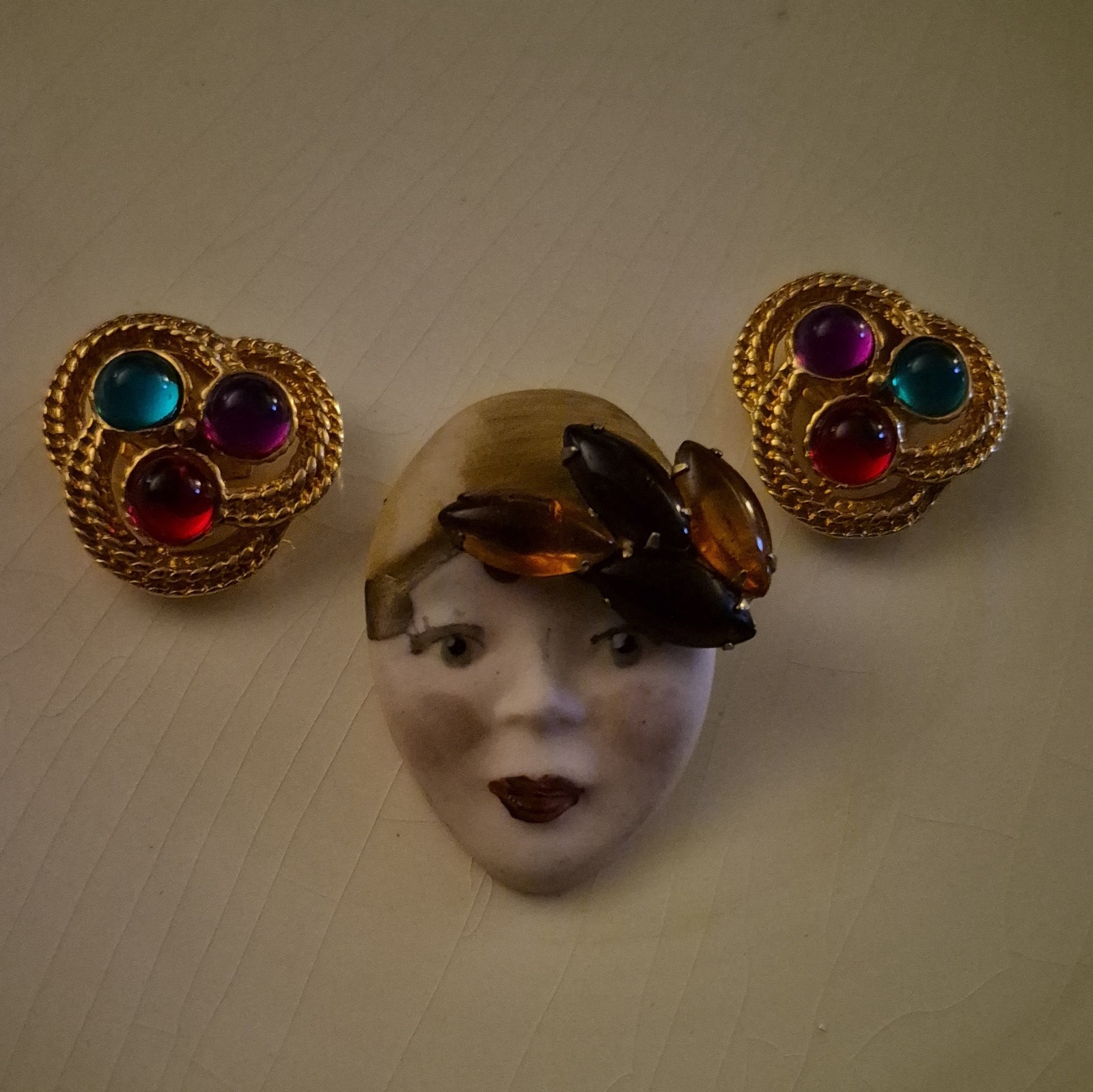 Added Extras NYC Gold Tone Clip-On Shoe Buttons glass stones 80’s retro Brooch