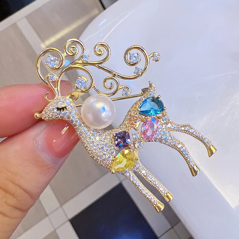 Luxury Gold Reindeer Brooch Pin–Crystal Rhinestone Christmas Jewelry Gift Women