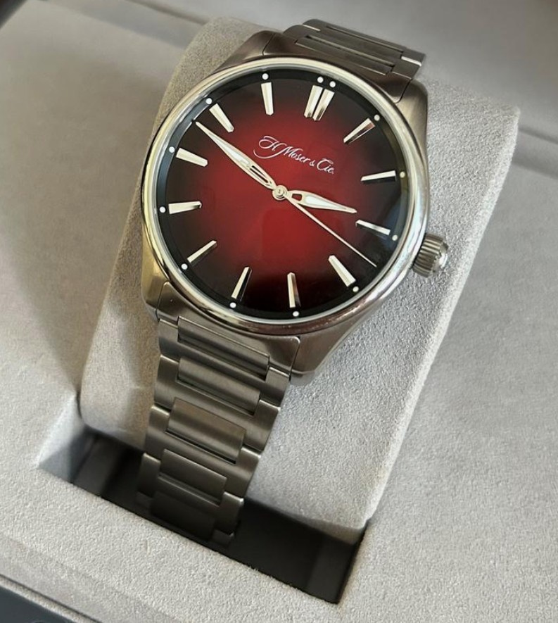 H MOSER CIE 2025 Pioneer Metal & Rubber Straps | Mad Red Fumé | Ref. 3200-1207