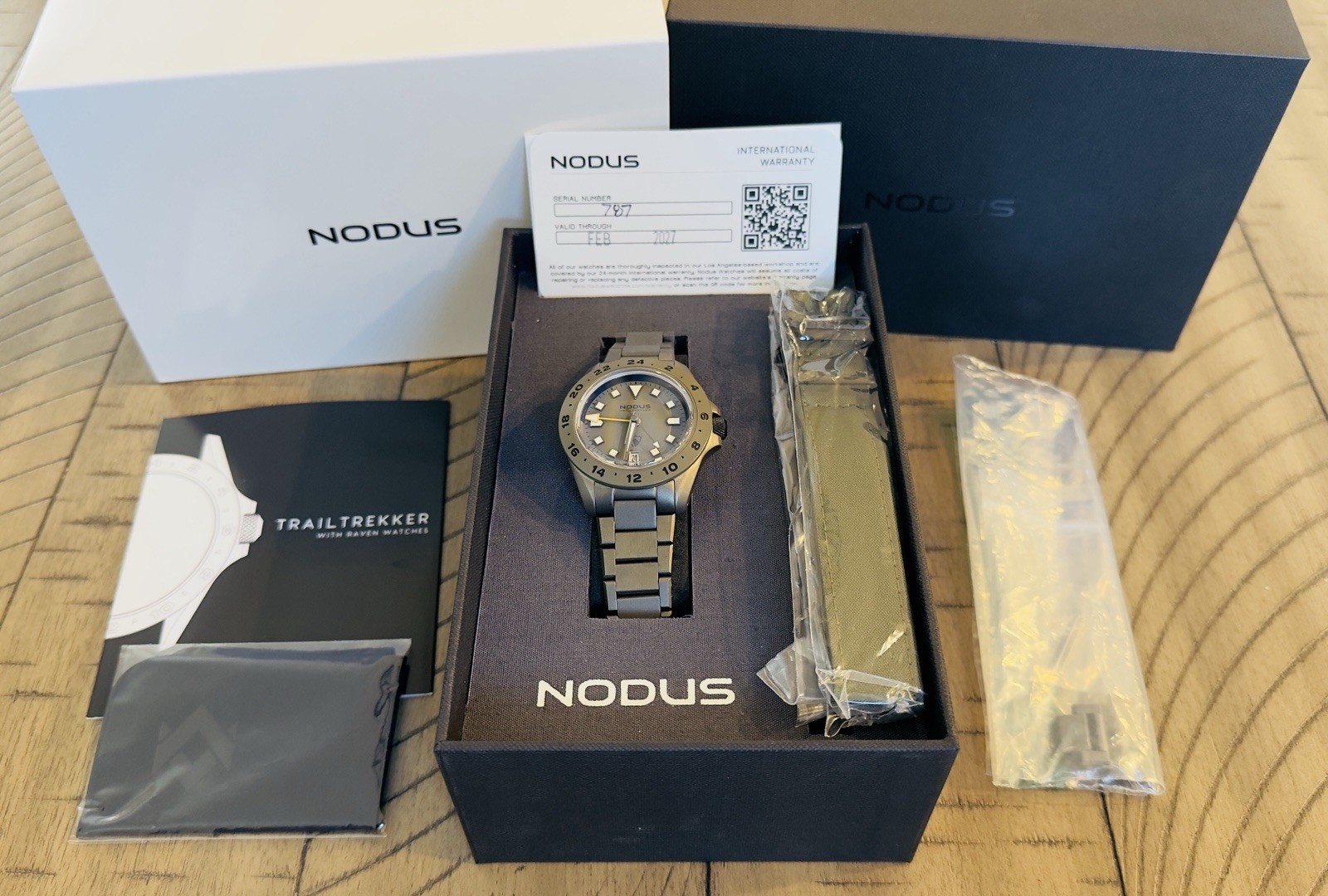 NODUS RAVEN TRAILTREKKER GMT Clay 39.5mm, EXCELLENT, Box & Papers, SOLD OUT!
