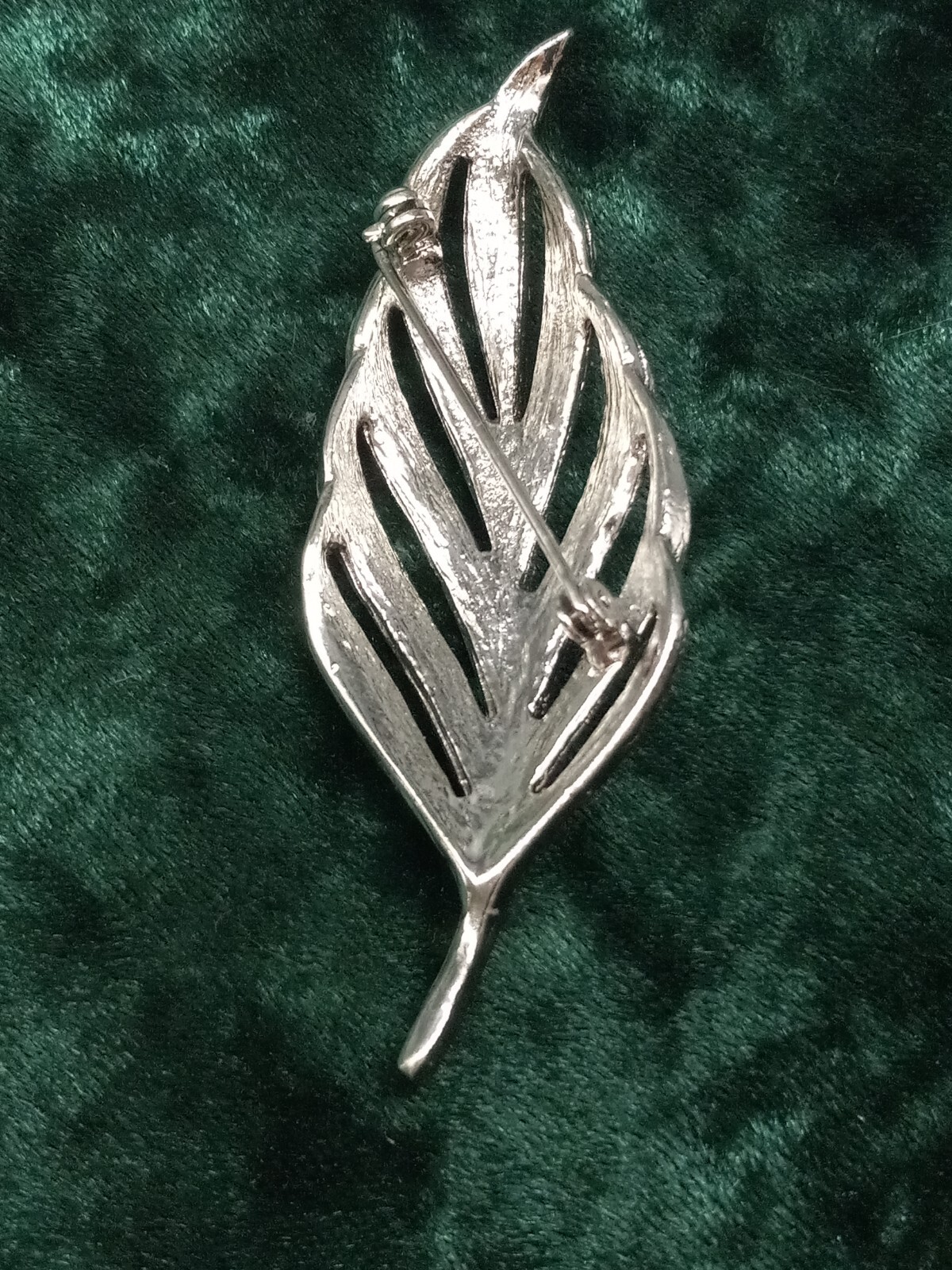Detailed open work design silver tone Leaf Brooch & Clip-on Earring Set