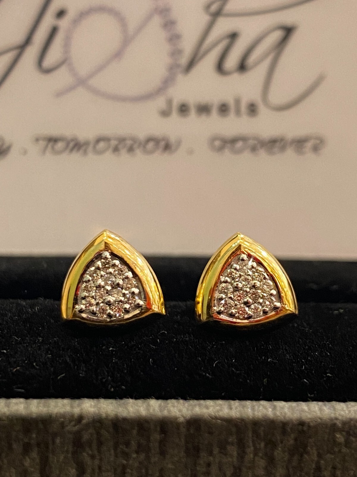 Stunning 0.27 Cts Round Brilliant Cut Natural Diamonds Stud Earrings In 14K Gold