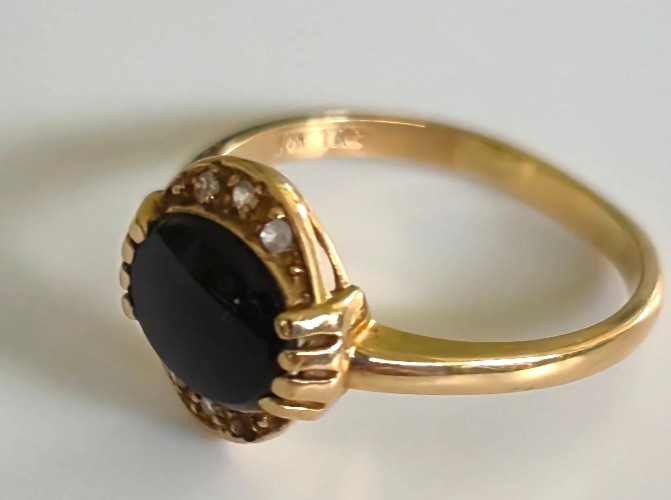 10K TRG Yellow Gold Ring – Black Onyx with Diamonds – Size 8, Weighs 2 Grams
