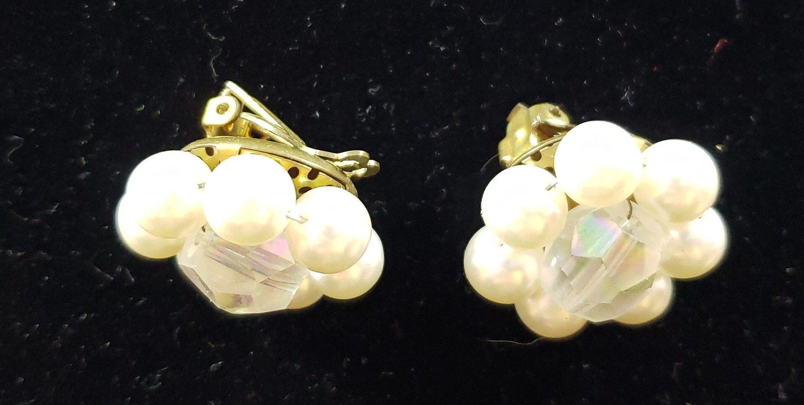 Vtg Unsigned Clip On Earrings Cluster White Faux Pearl Clear Beads Made In Japan